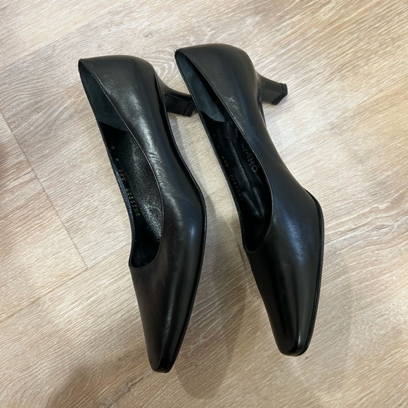 Salvatore Ferragamo Shoes - Salvatore Ferragamo Black Leather Heels